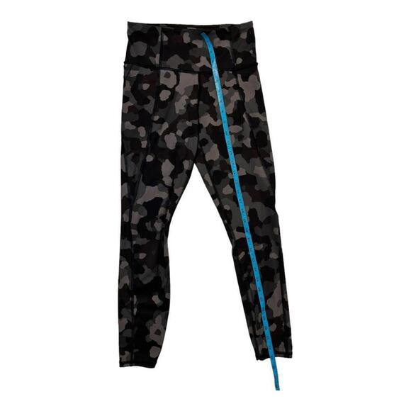 Athleta l Lightning 7/8 Black Camo Leggings Size XS - Picture 4 of 10
